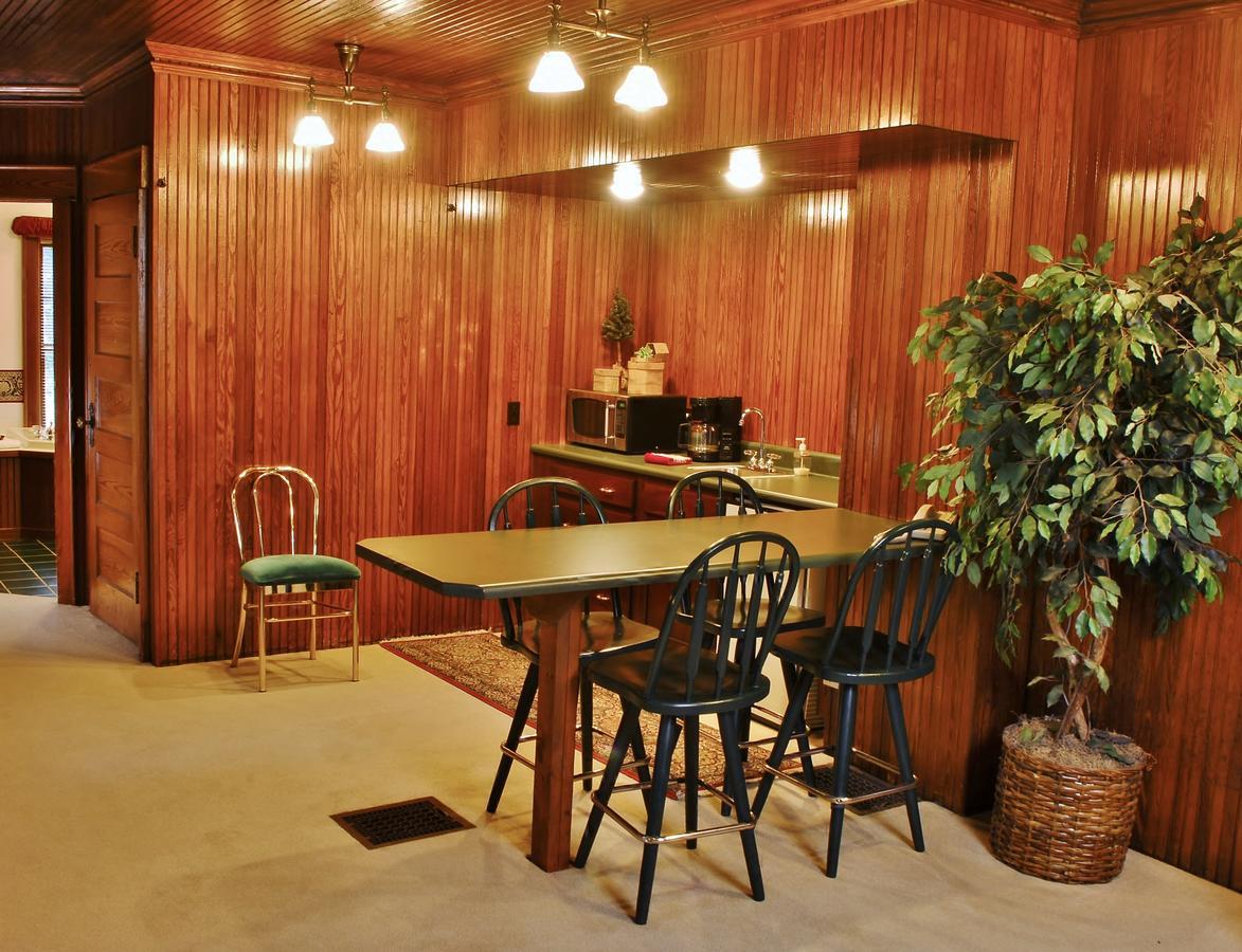 Arbor Hill Inn La Porte ภายนอก รูปภาพ