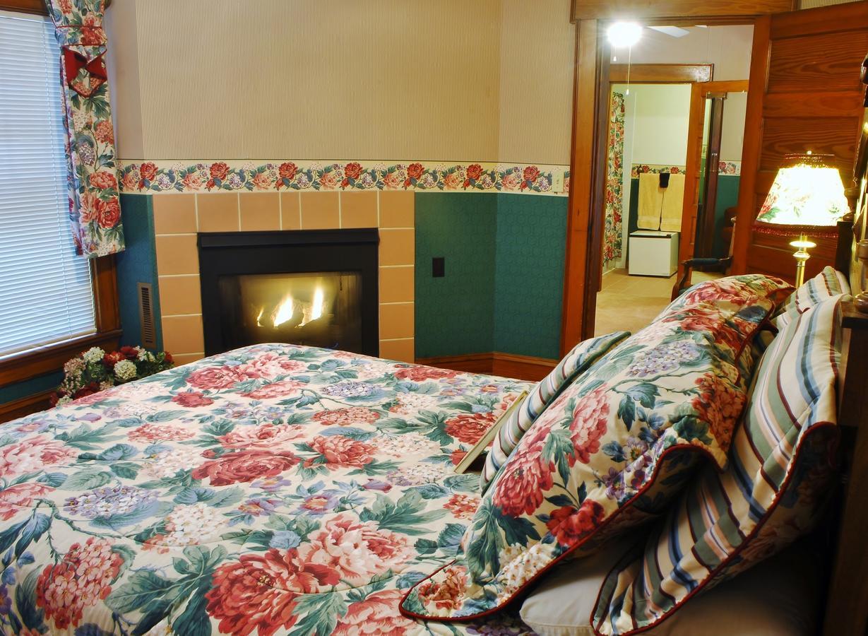 Arbor Hill Inn La Porte ภายนอก รูปภาพ